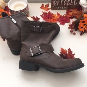 **MINT CONDITION** BEIGE ANKLE BOOTS